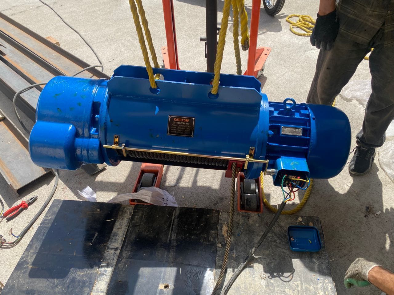 ساخت جرثقیل ریلی و دروازه ای طاهری در دزفول